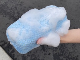 夏の「洗車」に最適！　泡が持続するスポンジと乾きにくいシャンプー 画像