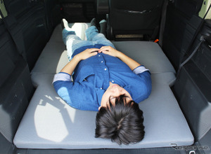優れた寝心地を実現、スポンジ専門店が作った「N-VAN専用車中泊マット」 画像