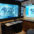 MOOXの車内は透過式の大型ディスプレイが用意されていた