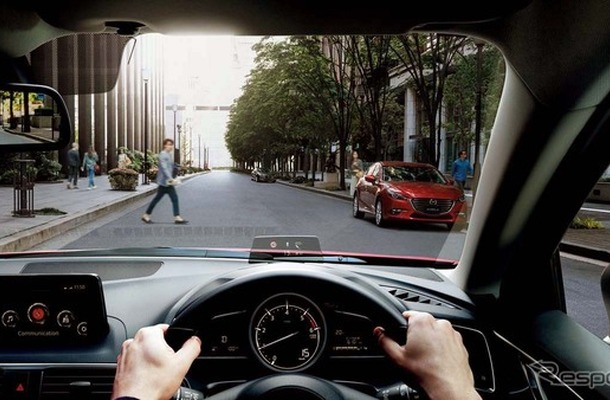 最小限の視線移動でドライブの必要な情報が得られる「アクティブドライビングディスプレイ」