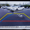 イクリプス・カメラ機能拡張BOXの映像。青いラインが「進行方向予測線」である。