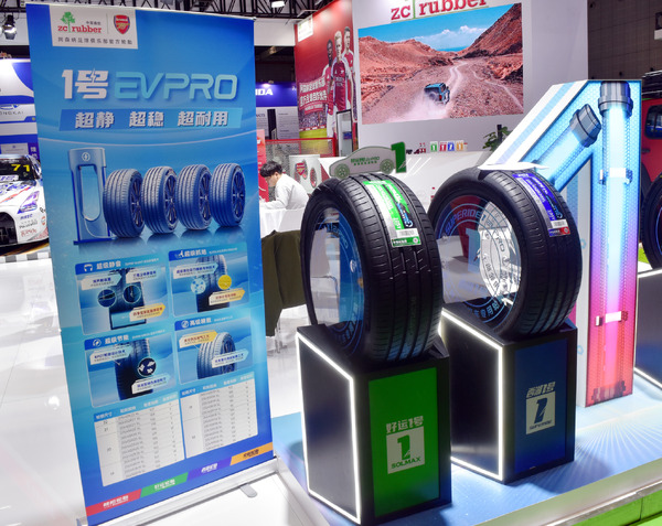 イタリア製造　マトリックス社　1/8GPレーシングカー用　前タイヤ　新品未開封 イタリア製造マトリックス社1/8GPレーシングカー用前タイヤ新品未開封