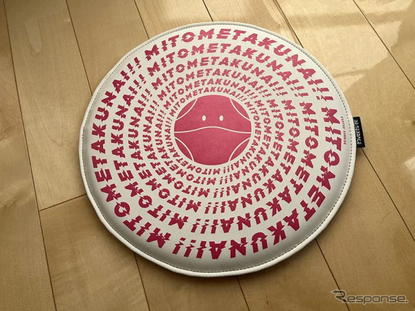 トヨタと『ガンダムSEED』がコラボ、シート素材の“ハロ”クッションなど