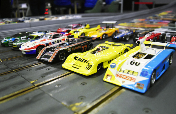 伝説のドライバー達を魅了する奥深い大人の自動車ホビー「スロットカー