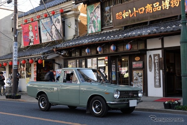 日産サニー、スバル 360 、ホンダ ライフ、マツダ シャンテ、 スズキ キャリイ… 昭和レトロの街に旧車が集結 | CAR CARE PLUS