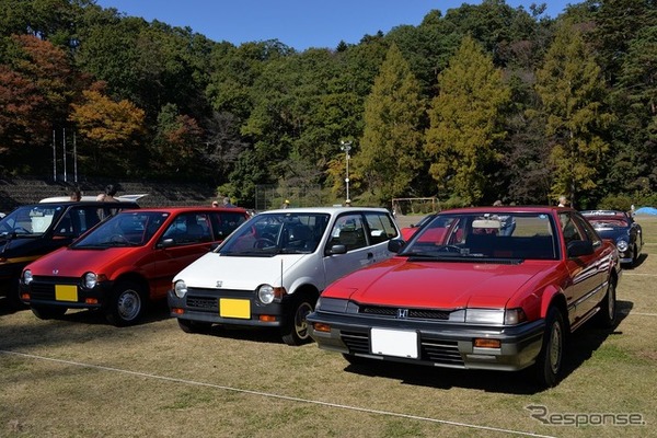 日産サニー スバル 360 ホンダ ライフ マツダ シャンテ スズキ キャリイ 昭和レトロの街に旧車が集結 24枚目の写真 画像 Car Care Plus