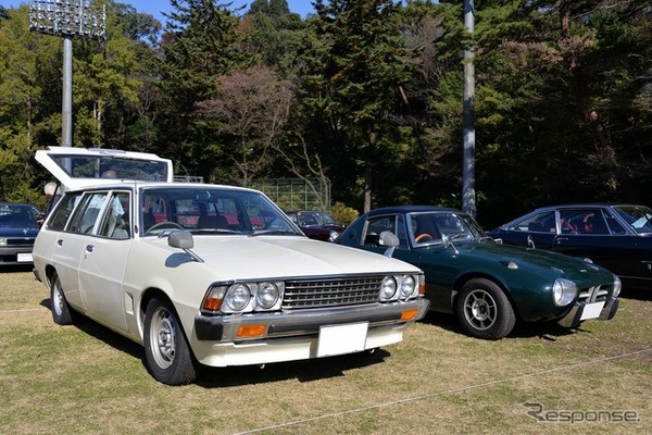 日産サニー スバル 360 ホンダ ライフ マツダ シャンテ スズキ キャリイ 昭和レトロの街に旧車が集結 30枚目の写真 画像 Car Care Plus