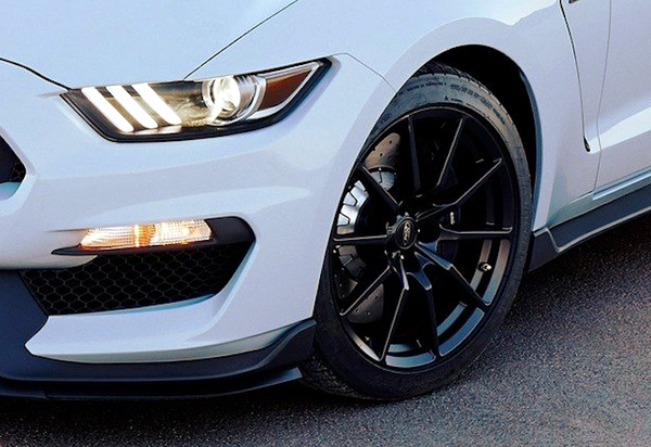 プロが答える 並行輸入車のヘッドライトが車検に通らない 対応策は 回答 ガラージュモリ Car Care Plus