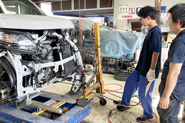 長野・飯田の中学2年生が、フレーム修正から溶接・塗装まで本格体験…「車社会を支える」仕事の尊さを知る 画像