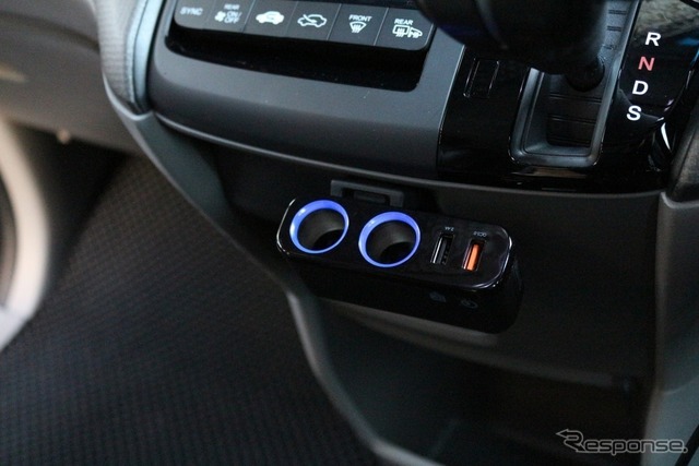 車内でスマホやタブレットを高速充電 クイックチャージ 対応アイテムを追加 オートバックス Car Care Plus
