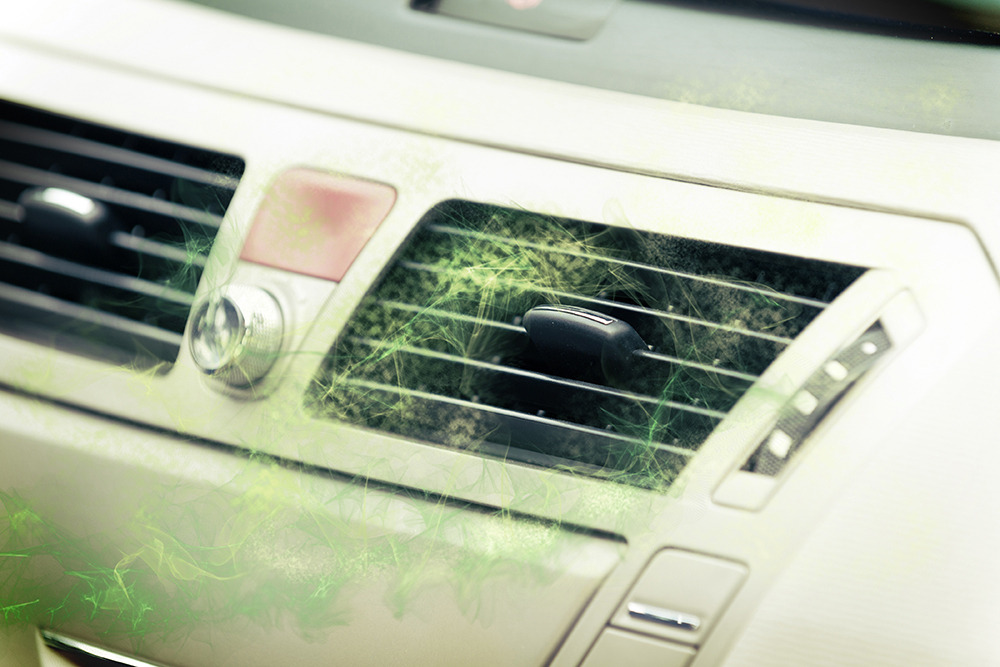 車のエアコンから イヤな臭い がしたときの対処法 フィルター交換 エバポレーター洗浄 Car Care Plus