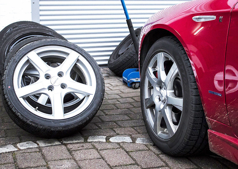 プロが答える タイヤ交換を自分でやっても大丈夫 注意点は 回答 相互車体 Car Care Plus