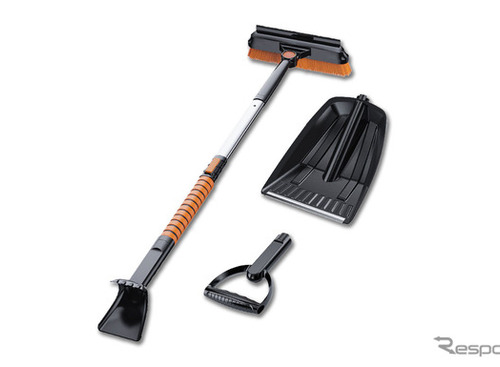 フロントガラスやタイヤ周りの雪かきもこれ1本でOK「4ウェイスノーブラシセット」 画像