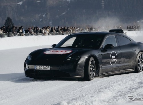 ポルシェの最新EVから歴史的名車まで、ダイナミックに雪上を駆ける 画像