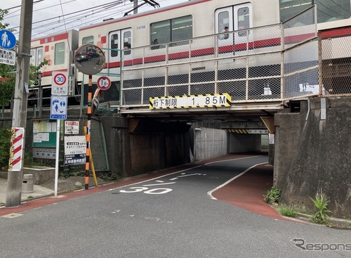 制限高さ1.85mの低いガード、元は道路ではなかった？…南千住～北千住 画像