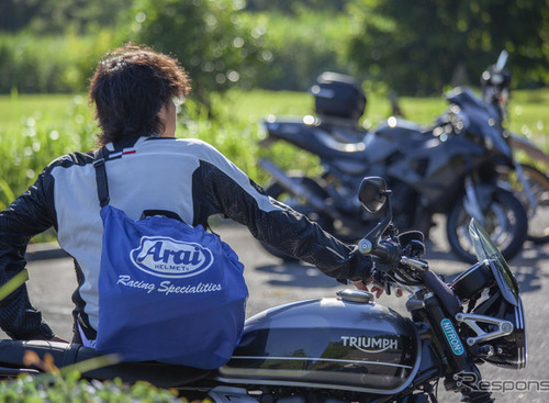 エコバッグにも使えるヘルメットバッグ！ アライ「ポケッタブルヘルメットトートバッグ」 画像