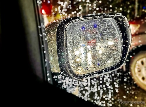 5分でできる雨対策！ 専用撥水剤とフィルムでドアミラーとバックカメラが劇的に見やすい 画像