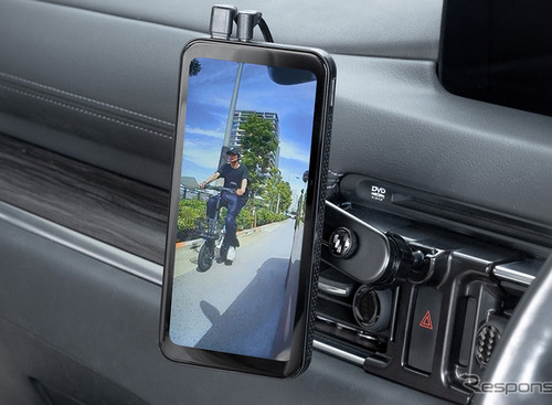 サイドミラーの死角を減らせる補助ミラーは、アナログとデジタル、どっちが買い？［特選カーアクセサリー名鑑］ 画像