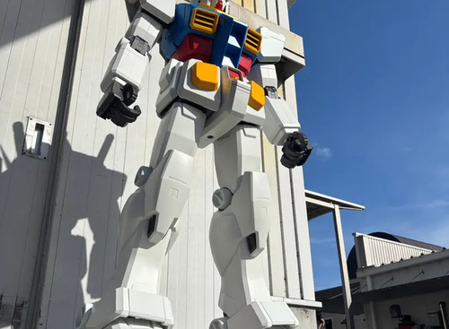 「福山SAにガンダム立っちゃった」西日本初、12分の1サイズ立像が話題に 画像