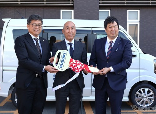 スズキ、『エブリイワゴン』を袋井警察署管内防犯協会へ寄贈…防犯パトロールに活用 画像