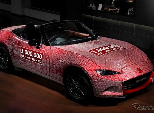 【GW】マツダ ロードスター 100万台記念車…1万人超が車体にサイン　花のパレードに参加！ 画像