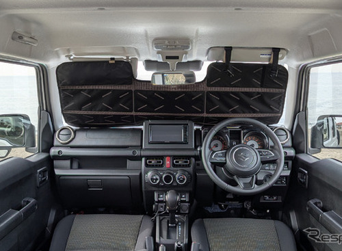 サンバイザーに装着したまま即展開！ 『ジムニー』シリーズ専用「折りたたみサンシェード」発売 画像