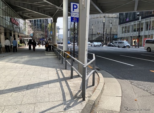 ガードレールが変！ 二重になっているのは何のために？…東京・西銀座 画像