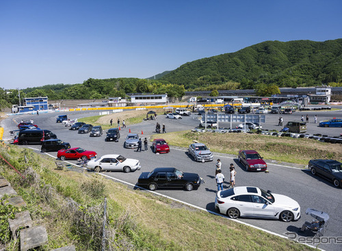 「このホイールかっこいいですね」…スポーツカー、セダン、ミニバン、クロカン4WDも集結！　ネオクラシックから新型車までクルマ好きの集い『PickUpCars2026』 画像