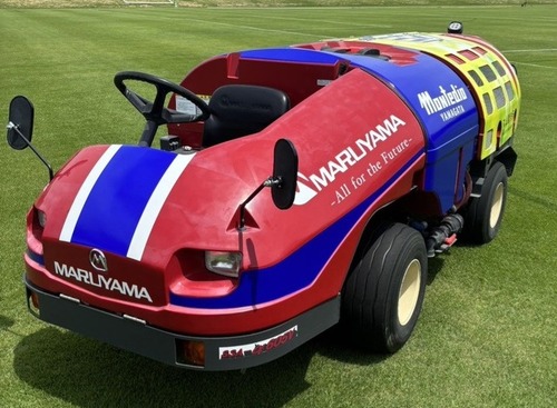 サッカー「モンテディオ山形」の散水車が新デザインに…果樹園向け農業機械がベース 画像