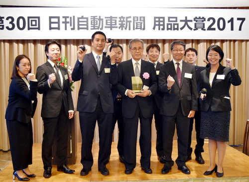 「用品大賞2017」表彰式が開催！　車外でも“楽しく使えるドラレコ”がグランプリを受賞 画像