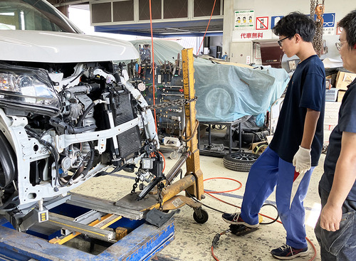 長野・飯田の中学2年生が、フレーム修正から溶接・塗装まで本格体験…「車社会を支える」仕事の尊さを知る 画像