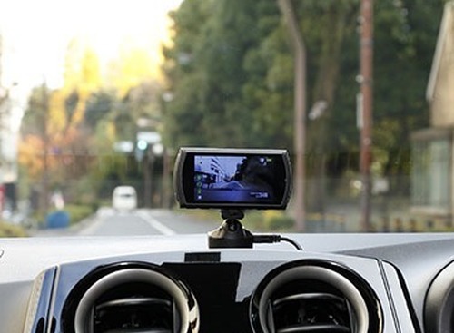 高画質ドラレコに新たな機能を追加…データシステム 画像