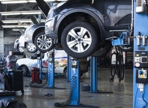 【自動車豆知識】車検シール（車検標章）のキレイな「貼り方」「貼る場所」「剥がし方」 画像