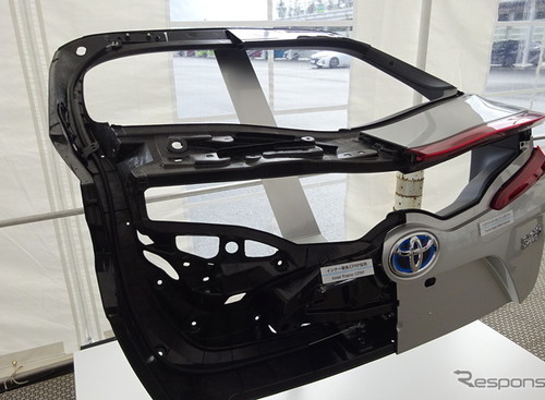 【トヨタ プリウスPHV 新型】大型部品のバックドアに炭素繊維強化樹脂を採用 画像