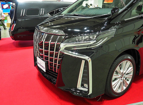 “あの世界”でもミニバンが主流に？　霊柩車最新事情 画像