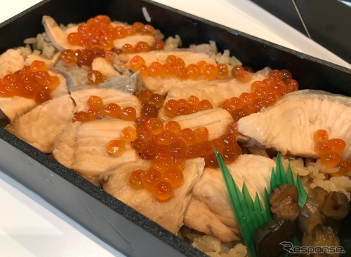 【ドライブ飯】イクラとサケの切り身がたまらない！ 「やまもと夢いちごの郷」 画像