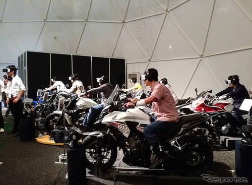 【東京モーターフェス16】実車試乗よりも人気!? VRでクルマ・バイク・バスに“乗る” 画像