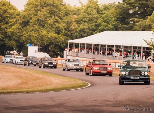 ベントレーのターボが40周年、歴代と最新モデルがパレード…英国グッドウッド2022 画像