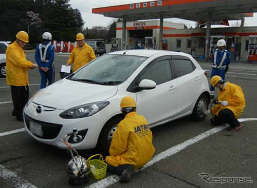 タイヤ無料診断---点検・整備は重要です　10月26日、東名浜名湖SAで 画像