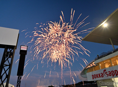 白熱したSUPER GT、夏の夜空を花火で飾ってレースを締める 画像