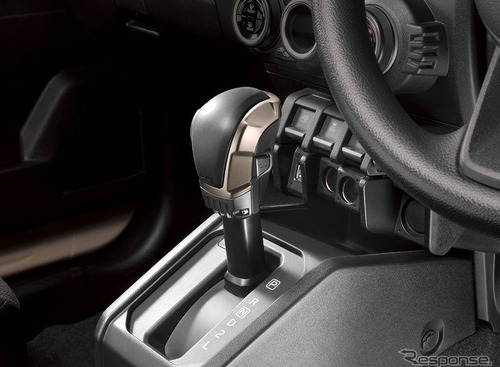 被せるだけでワイルド感を演出、ジムニー専用「ATシフトノブカバー」 画像