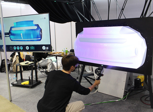 塗料不要、デジタル技術で塗装研修ができる「エコ塗装シミュレータ」…IAAE 2023 画像