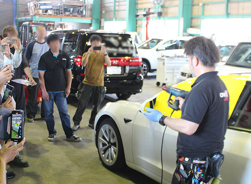 事業者たちが「カーラッピング」の基礎を学ぶ…フィルムの特性やポストヒーティングの重要性を知る 画像