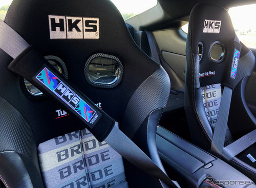 TRSとのコラボ製品、HKSから「ショルダーパッドTRS」2サイズが限定発売 画像