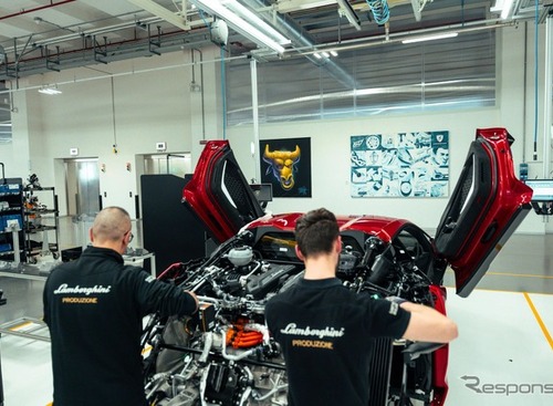 ランボルギーニ、本社全体が博物館に…生産ラインにも60周年記念作品を展示 画像