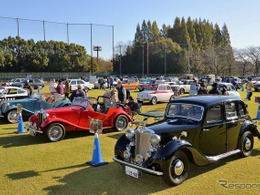 天然芝生の野球場に名車が集合…クラシックカーフェスティバル2024 in 北本総合公園