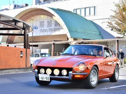 駅前ロータリーでプチパレードと車両展示…第4回クラシックカーフェス in Soka