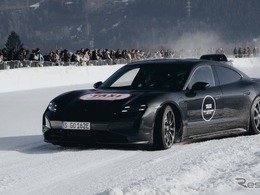 ポルシェの最新EVから歴史的名車まで、ダイナミックに雪上を駆ける