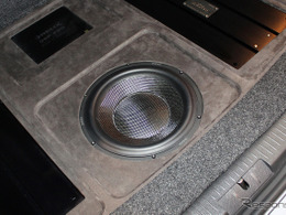 あなたのカーオーディオ、まだ本気じゃない？ 理想の超低音を実現するサブウーファーの極意【低音強化のススメ】