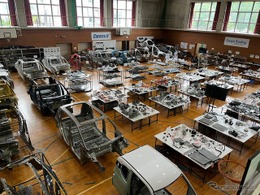 最新EVの分解部品を国内最大規模で展示、テスラや吉利を追加し合計25台に